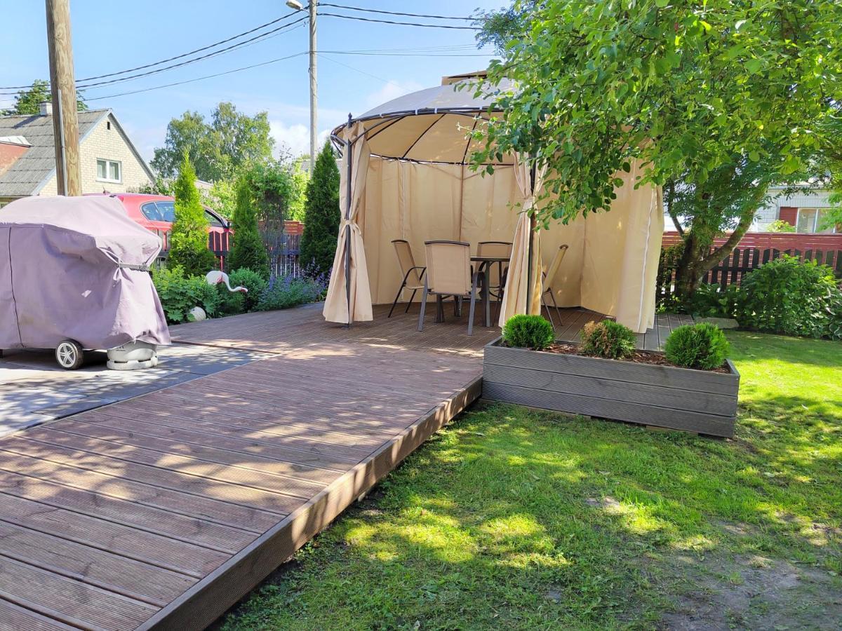 Apartment With Private Garden And Large Balcony 페르누 외부 사진